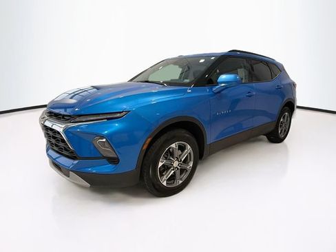 Used 2024 Chevrolet Blazer LT w/ Convenience Package FWD image 3