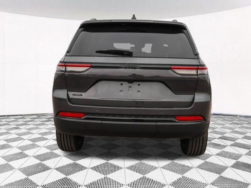 New 2025 Jeep Grand Cherokee Altitude image 18