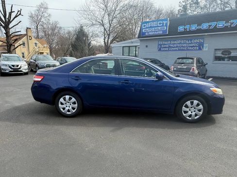 Used 2011 Toyota Camry LE image 13