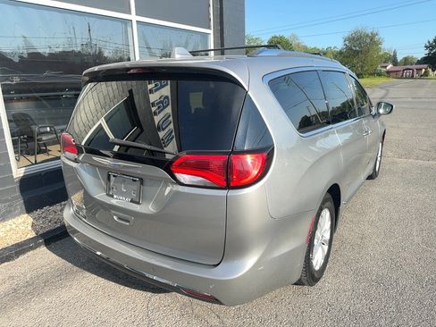 Used 2018 Chrysler Pacifica Touring-L Plus FWD image 6