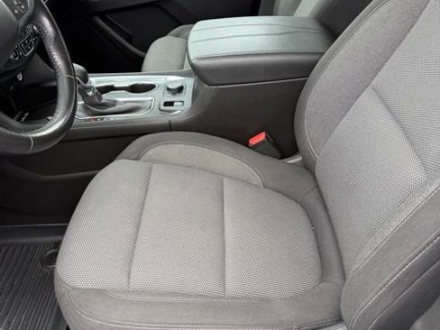 Used 2022 Chevrolet Traverse LT FWD image 15