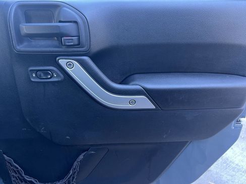 Used 2014 Jeep Wrangler Unlimited Rubicon w/ Connectivity Group image 16