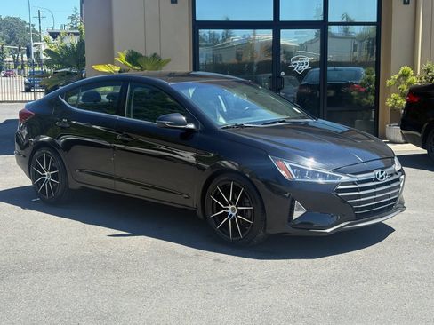 Used 2020 Hyundai Elantra Limited w/ Cargo Package (C1) FWD image 1