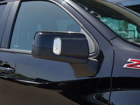 Used 2020 Chevrolet Silverado 1500 LT Trail Boss w/ Midnight Edition image 12