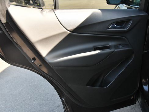 Used 2020 Chevrolet Equinox LT image 30