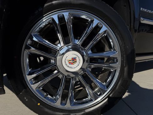 Used 2014 Cadillac Escalade Platinum RWD image 9