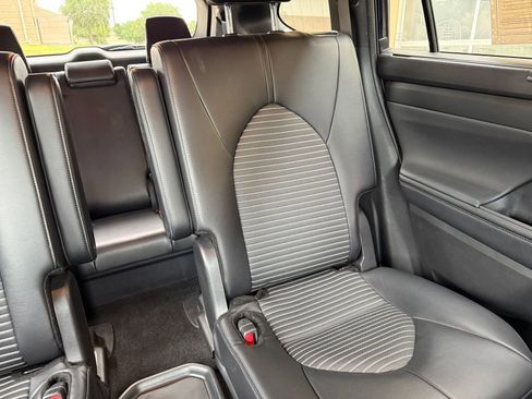 Used 2024 Toyota Highlander XSE FWD image 39