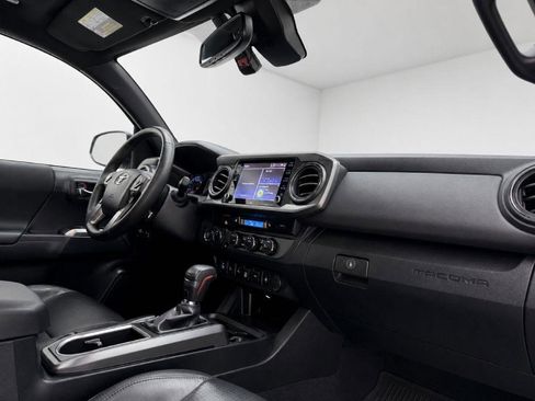 Used 2023 Toyota Tacoma TRD Sport w/ TRD Premium Sport Package AWD/4WD image 37
