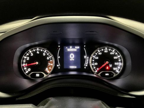 Used 2023 Jeep Renegade Latitude AWD/4WD image 13