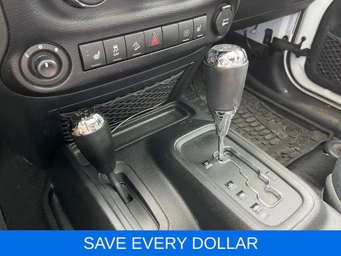 Used 2016 Jeep Wrangler Unlimited Rubicon w/ Connectivity Group AWD/4WD image 11