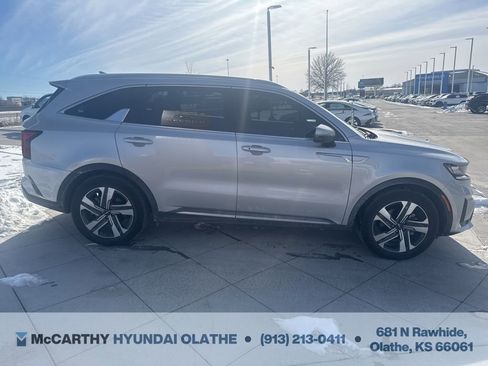 Used 2024 Kia Sorento EX w/ Panoramic Sunroof Package image 11