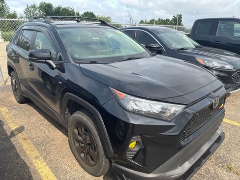 Used 2020 Toyota RAV4 LE w/ All Weather Liner Package AWD/4WD image 28