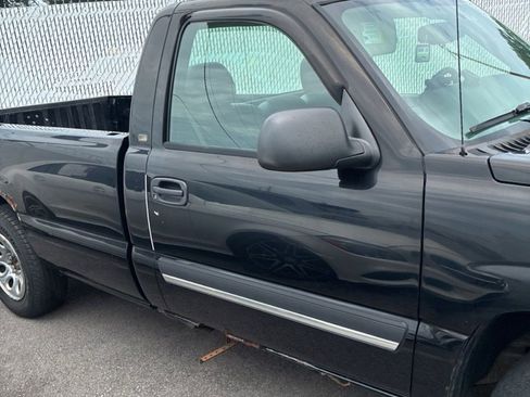Used 2005 Chevrolet Silverado 1500 2WD Regular Cab w/ Light Duty Power Package image 3