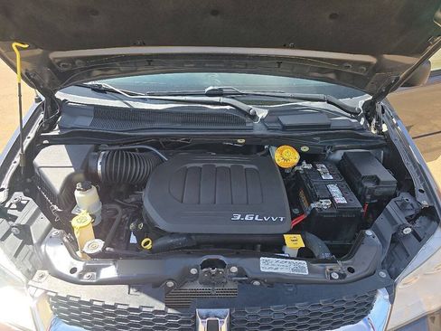 Used 2016 Dodge Grand Caravan SE w/ Quick Order Package 29E SE FWD image 12
