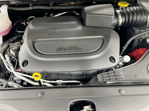 New 2025 Chrysler Voyager LX image 24