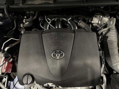 Used 2022 Toyota Highlander XLE image 12