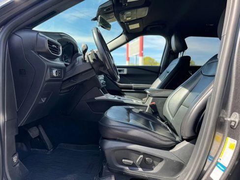 Used 2020 Ford Explorer XLT w/ Equipment Group 202A AWD/4WD image 9