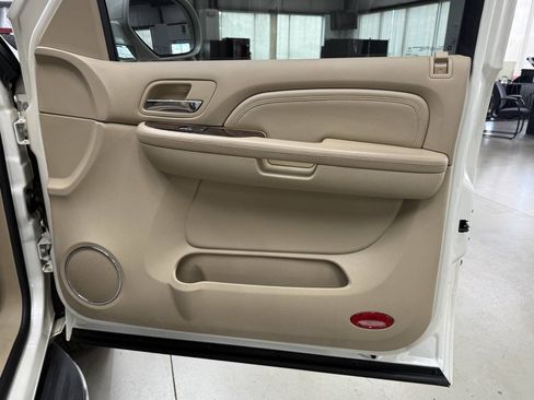 Used 2009 Cadillac Escalade AWD image 16