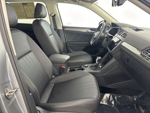 Used 2023 Volkswagen Tiguan SE AWD/4WD image 20