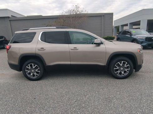 Used 2022 GMC Acadia SLT w/ Preferred Package image 4