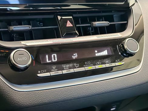 Used 2024 Toyota Corolla LE w/ LE Convenience Package FWD image 10