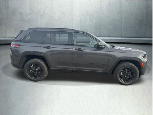 New 2026 Jeep Grand Cherokee Altitude image 4