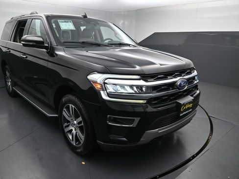 Used 2023 Ford Expedition Limited image 12