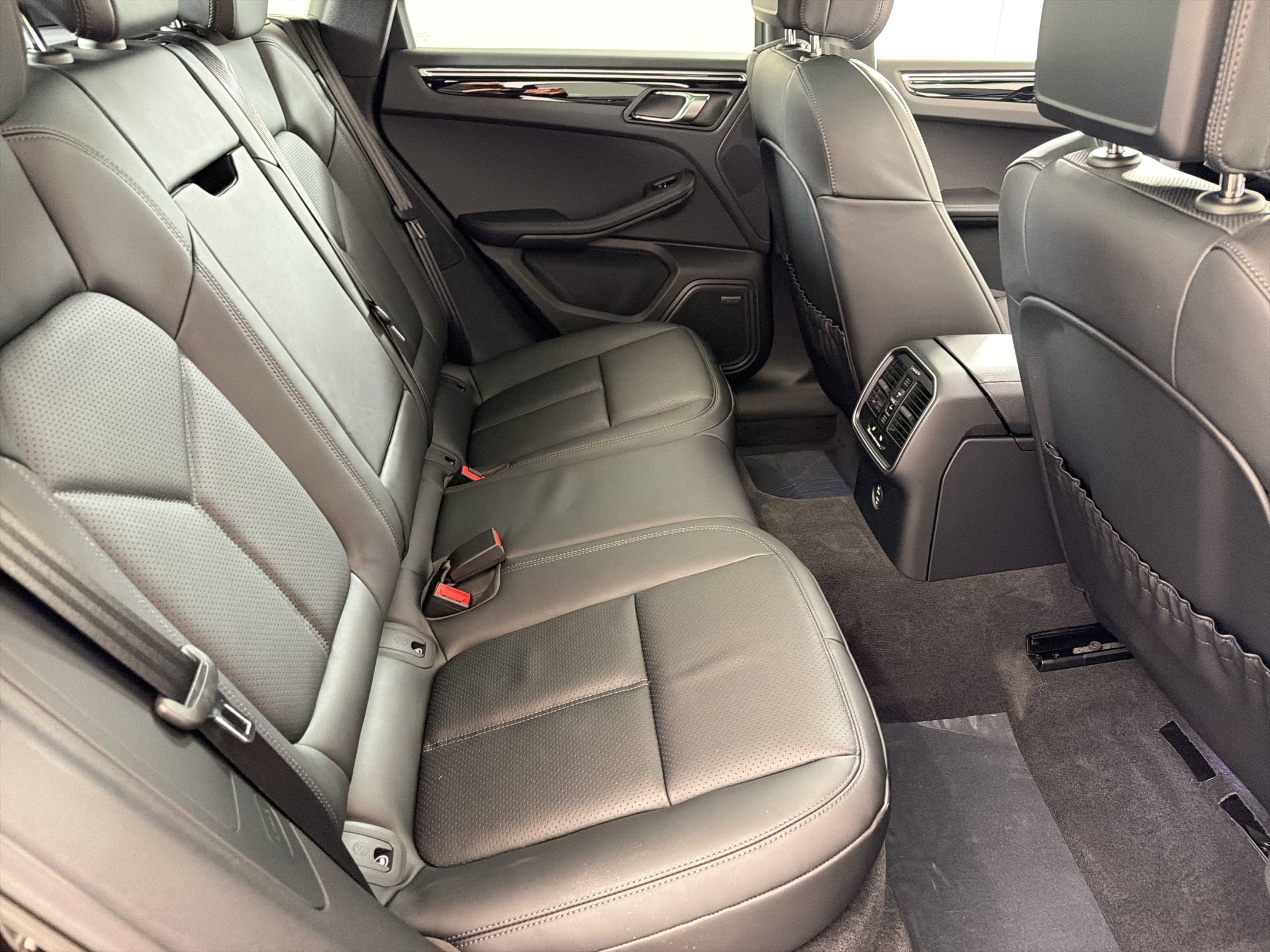 Used 2026 Porsche Macan AWD/4WD image 28