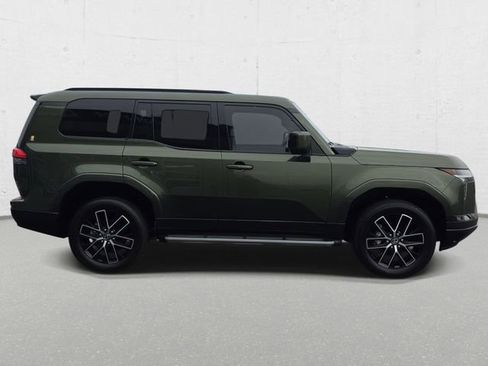 Used 2024 Lexus GX 550 w/ Cold Area Package image 4