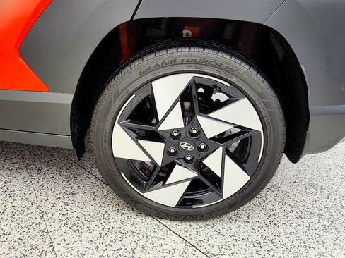 Used 2024 Hyundai Kona Limited FWD image 9