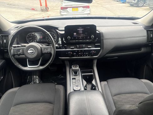 Used 2025 Nissan Pathfinder SV AWD/4WD image 30