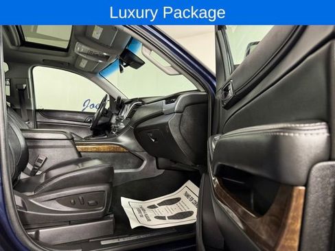 Used 2018 Chevrolet Suburban LT image 16