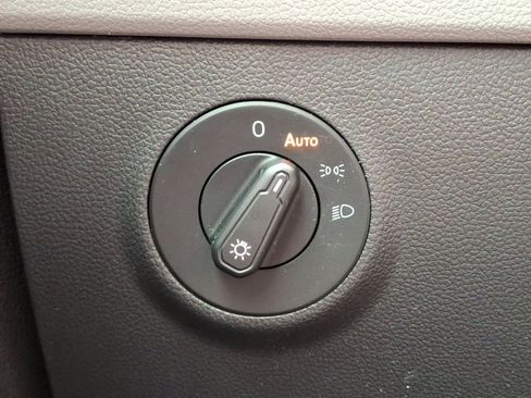 Certified 2022 Volkswagen Taos S image 25