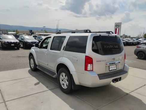 Used 2012 Nissan Pathfinder SV AWD/4WD image 7