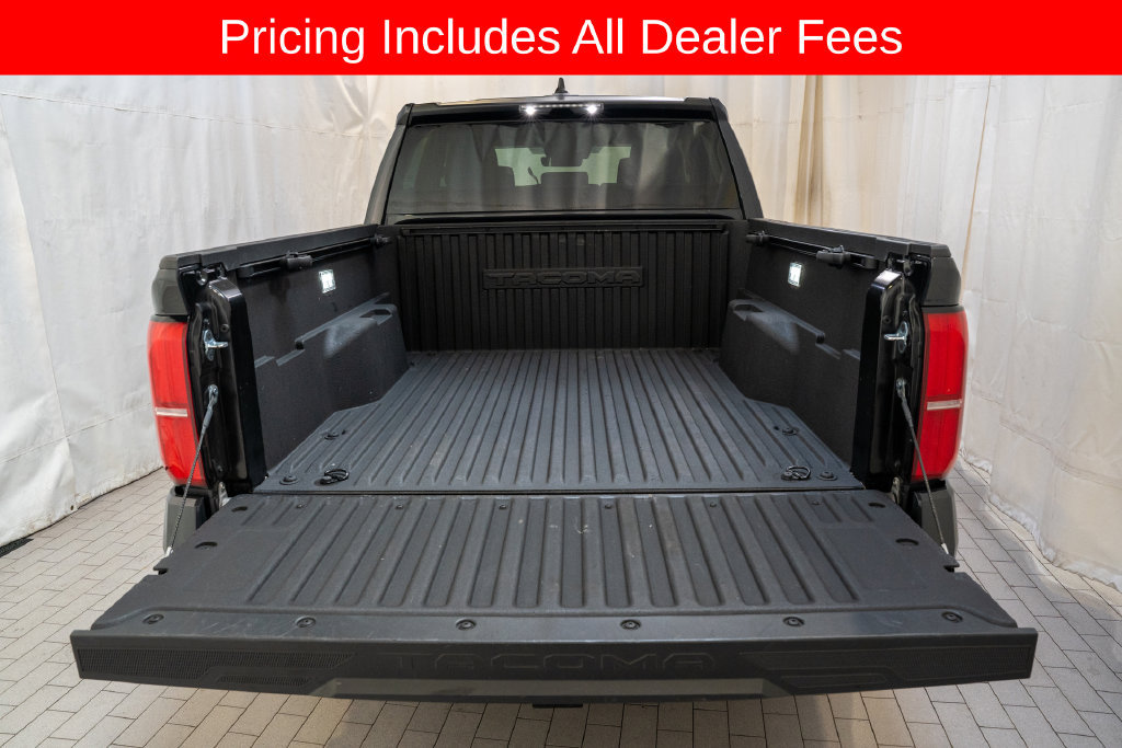 Used 2025 Toyota Tacoma SR5 AWD/4WD image 5
