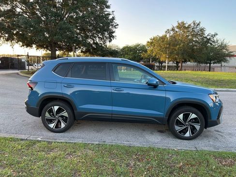 Used 2025 Volkswagen Taos SE image 6