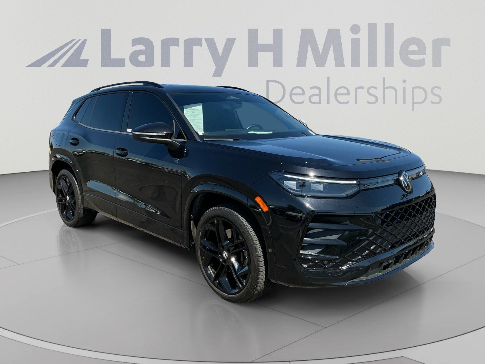 Used 2025 Volkswagen Tiguan SE R-Line AWD/4WD image 7