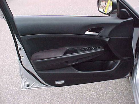 Used 2009 Honda Accord LX image 16