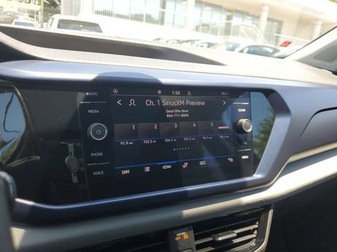 Certified 2023 Volkswagen Taos SE w/ Panoramic Sunroof Package FWD image 19
