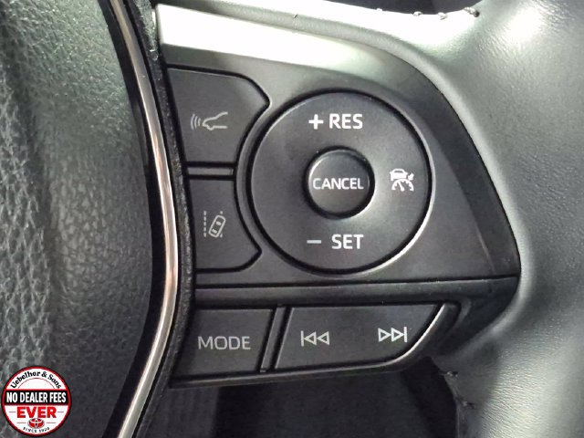 Used 2020 Toyota Camry SE FWD image 13