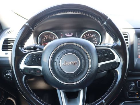 Used 2020 Jeep Compass Latitude FWD image 18