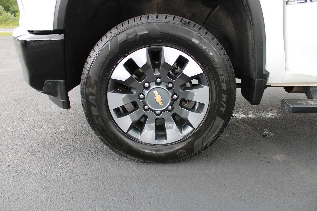 Used 2021 Chevrolet Silverado 2500 Custom w/ Custom Value Package AWD/4WD image 16
