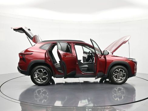 Certified 2025 Chevrolet Trax LT w/ LT Convenience Package image 47