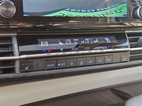 Certified 2024 Toyota Sienna XLE image 30