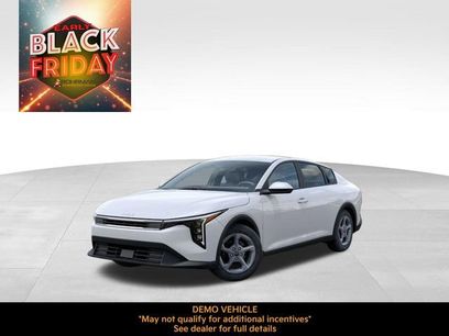 New 2025 Kia K4 LXS