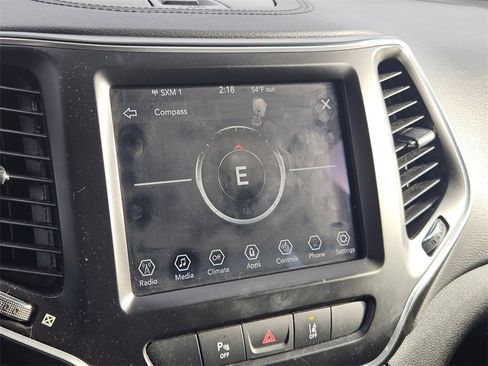 Certified 2021 Jeep Cherokee Latitude Lux w/ Sun & Sound Group image 24