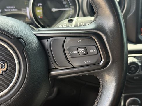 Used 2023 Jeep Wrangler Unlimited w/ Sun & Screen Package AWD/4WD image 18