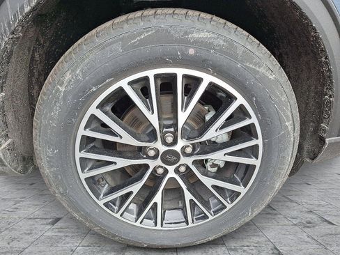 Used 2024 Ford Escape SE w/ PHEV Premium Package image 9