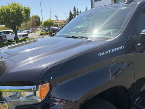 Used 2022 Chevrolet Silverado 1500 LT image 2