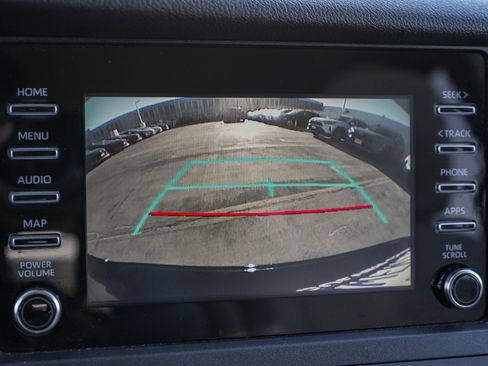 Used 2020 Toyota Sienna L image 25